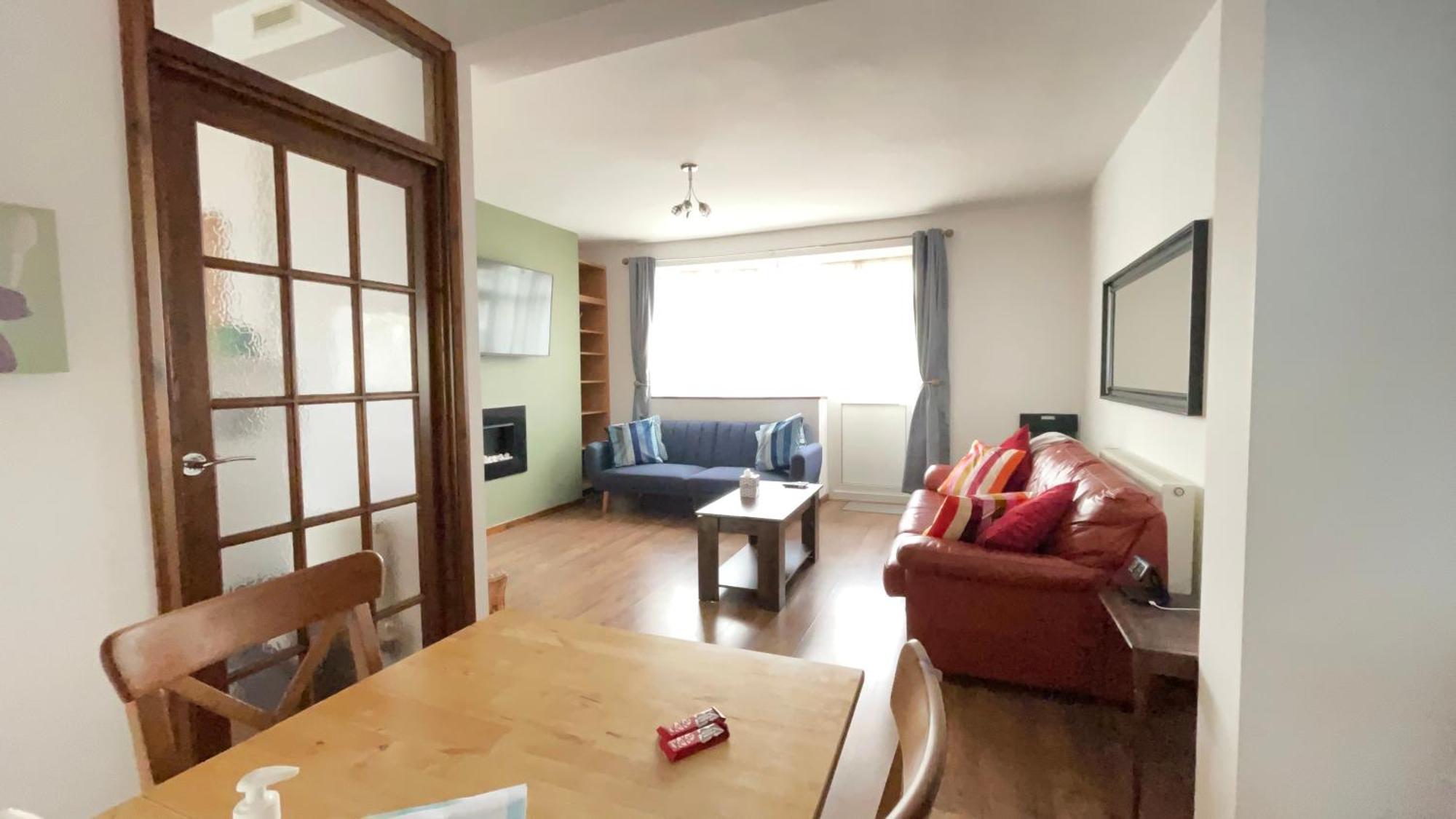 2 Bedrooms 2 Stations Лондон Екстериор снимка