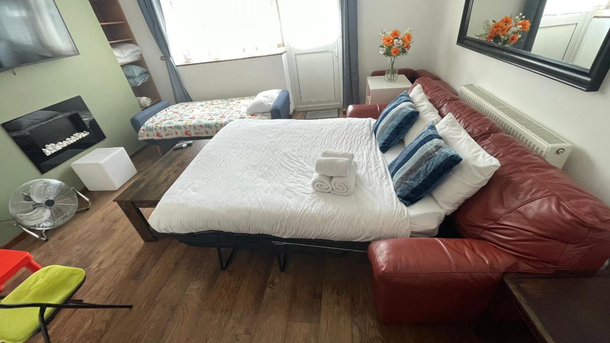 2 Bedrooms 2 Stations Лондон Екстериор снимка