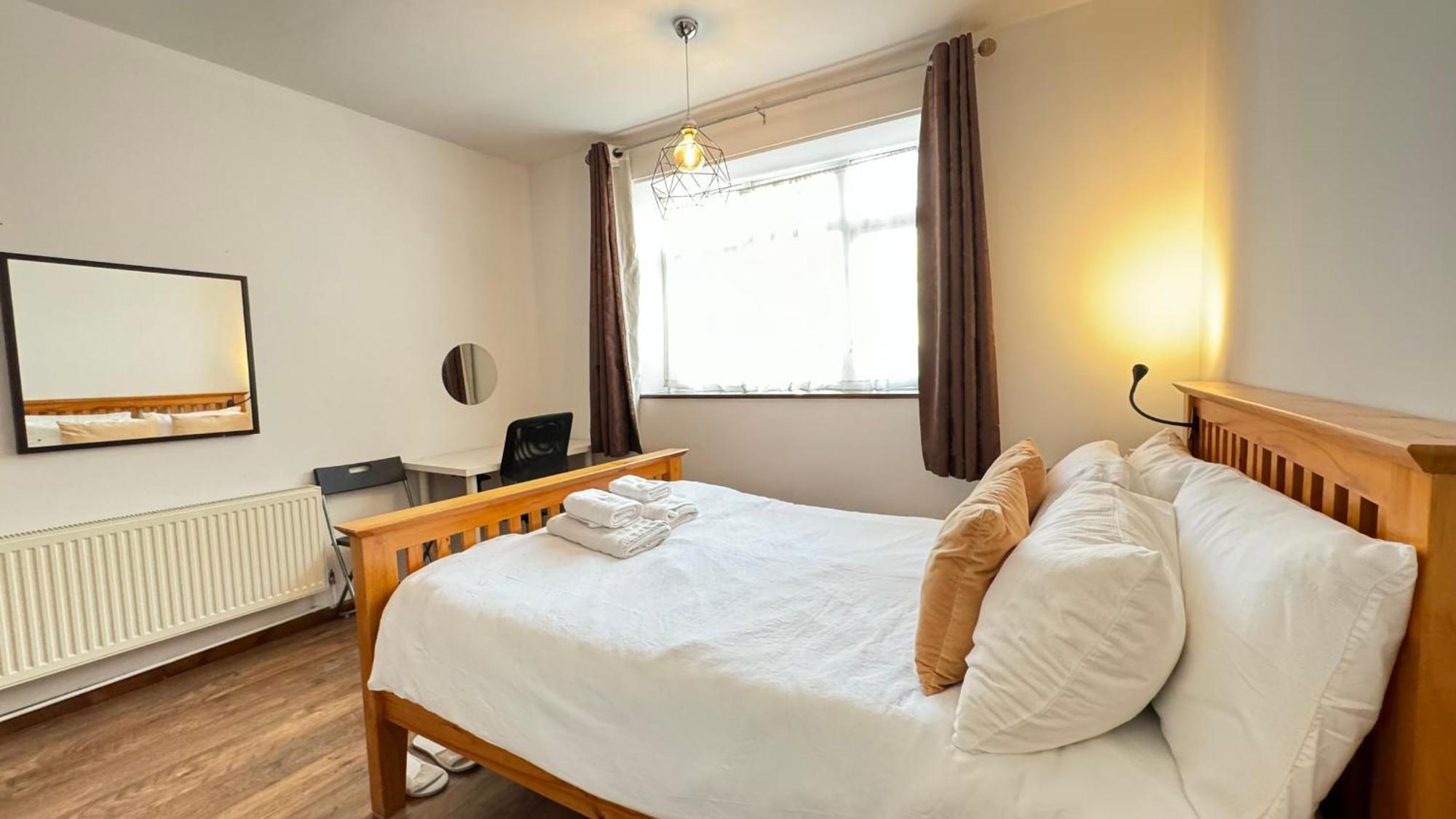 2 Bedrooms 2 Stations Лондон Екстериор снимка